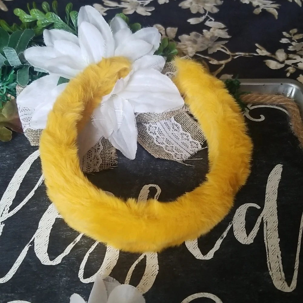 Women's/girls small fur yellow headband new never worn.